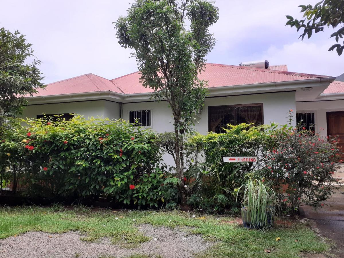Gigi'S Self Catering Apartment Port Glaud ภายนอก รูปภาพ