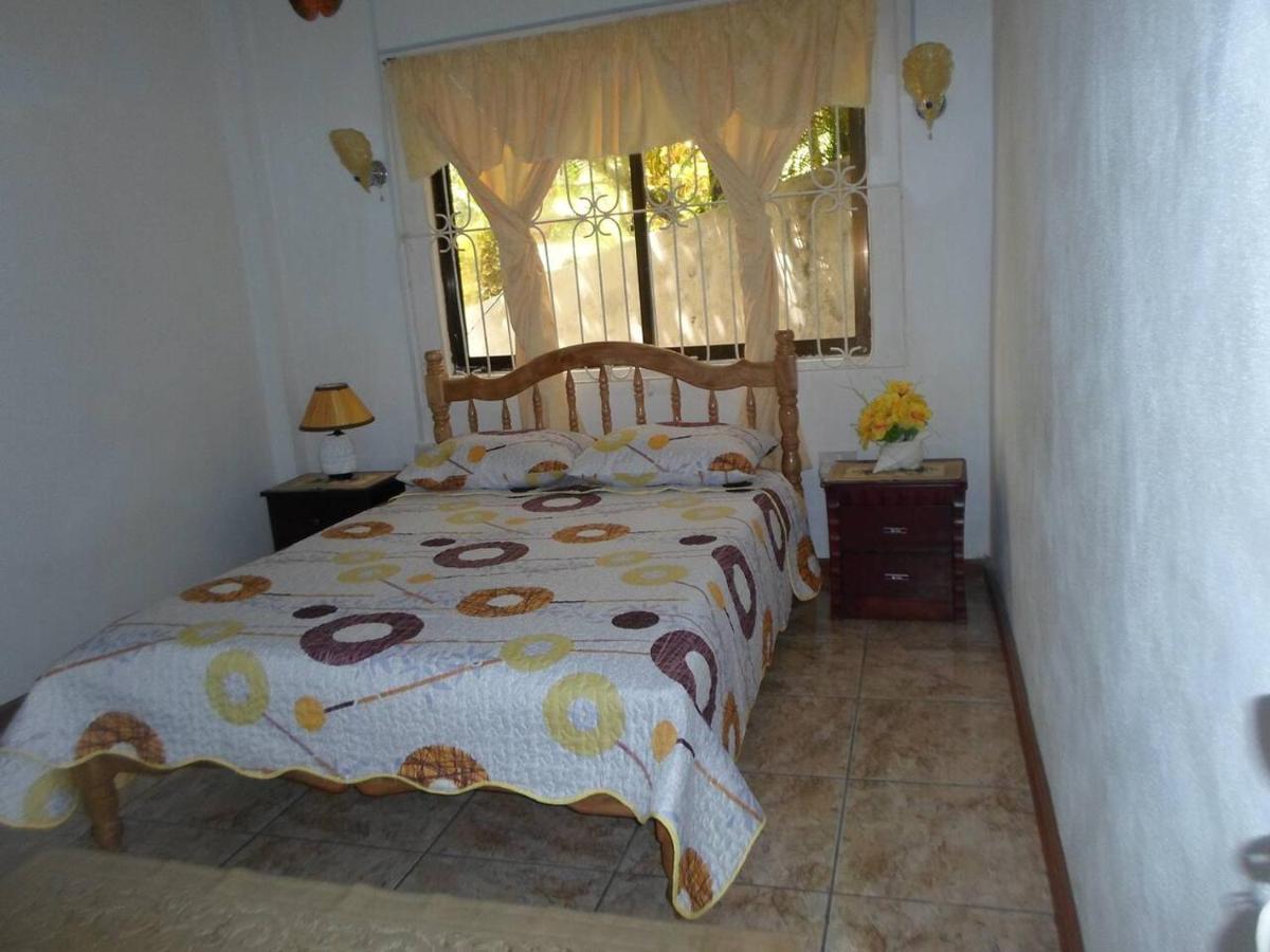 Gigi'S Self Catering Apartment Port Glaud ภายนอก รูปภาพ