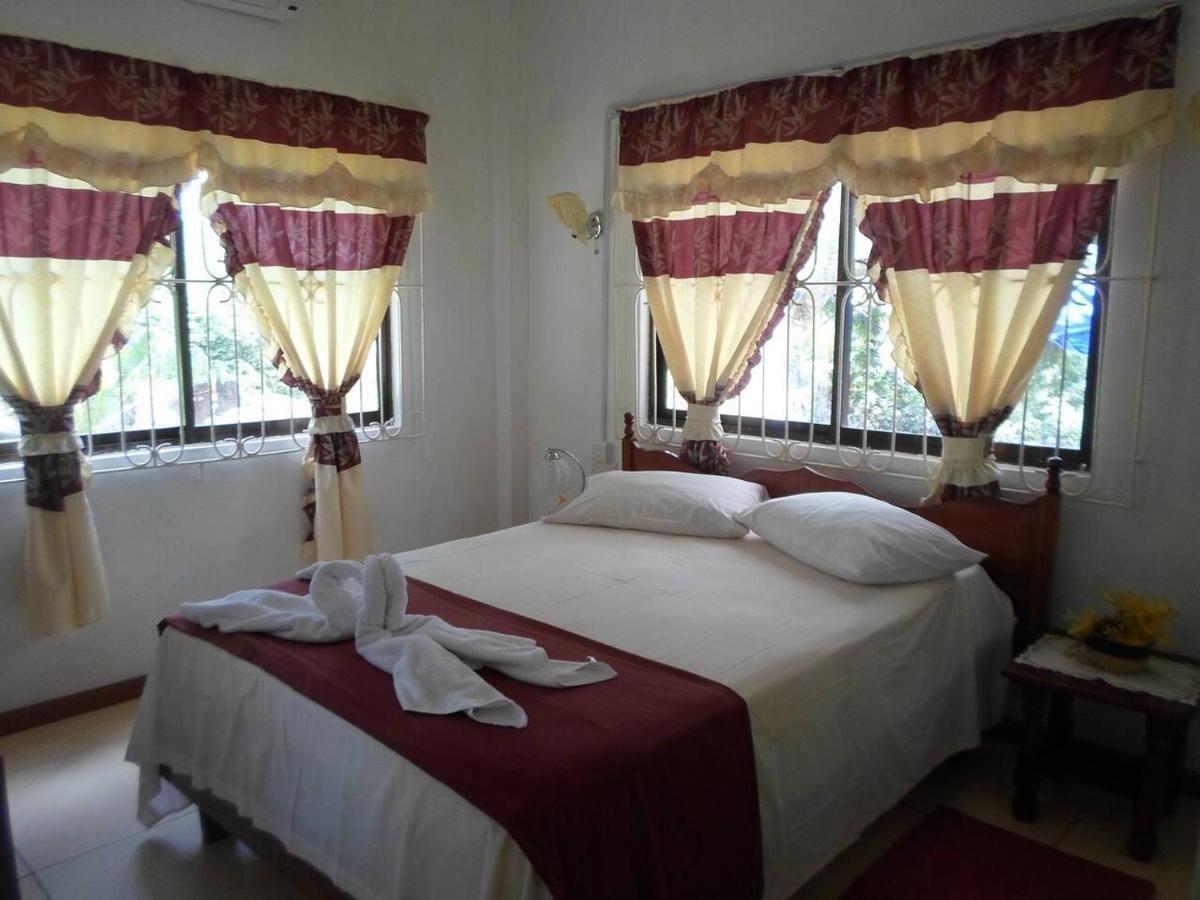 Gigi'S Self Catering Apartment Port Glaud ภายนอก รูปภาพ