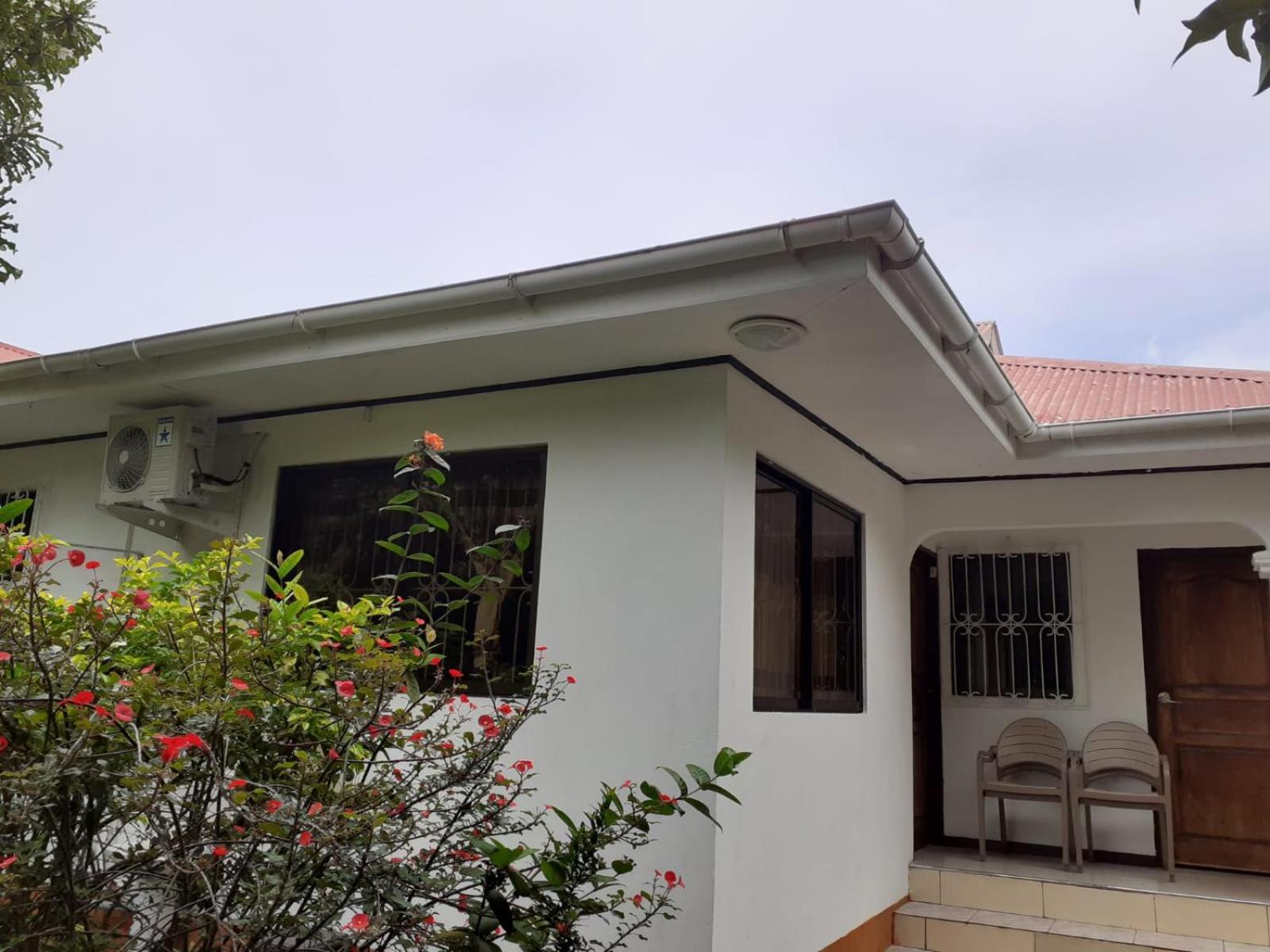 Gigi'S Self Catering Apartment Port Glaud ภายนอก รูปภาพ